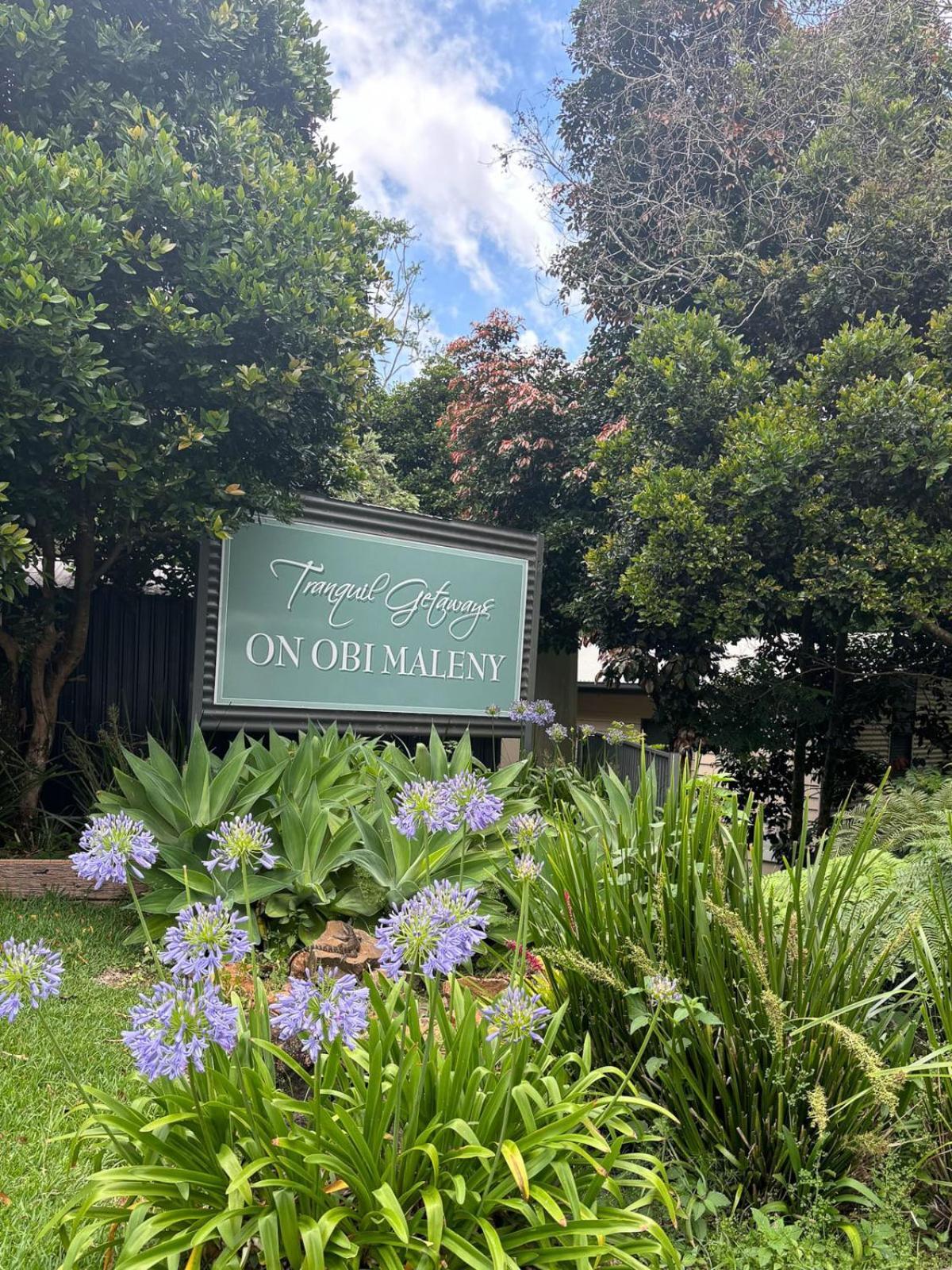 On Obi Maleny Hotel Bagian luar foto