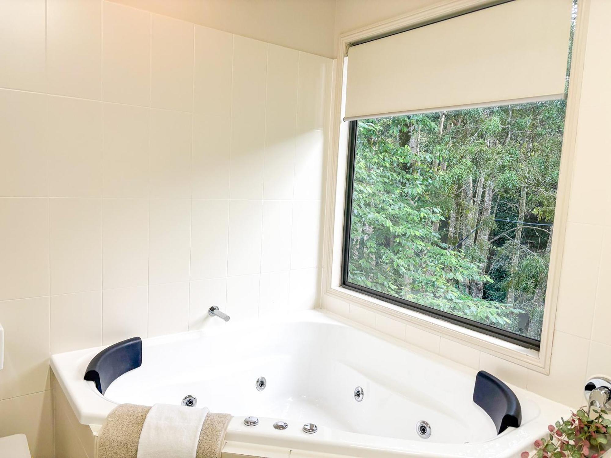 On Obi Maleny Hotel Bagian luar foto